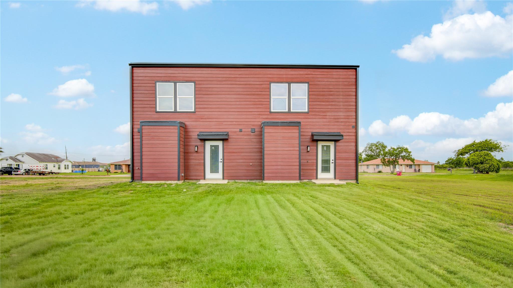 214/216 S Avenue I