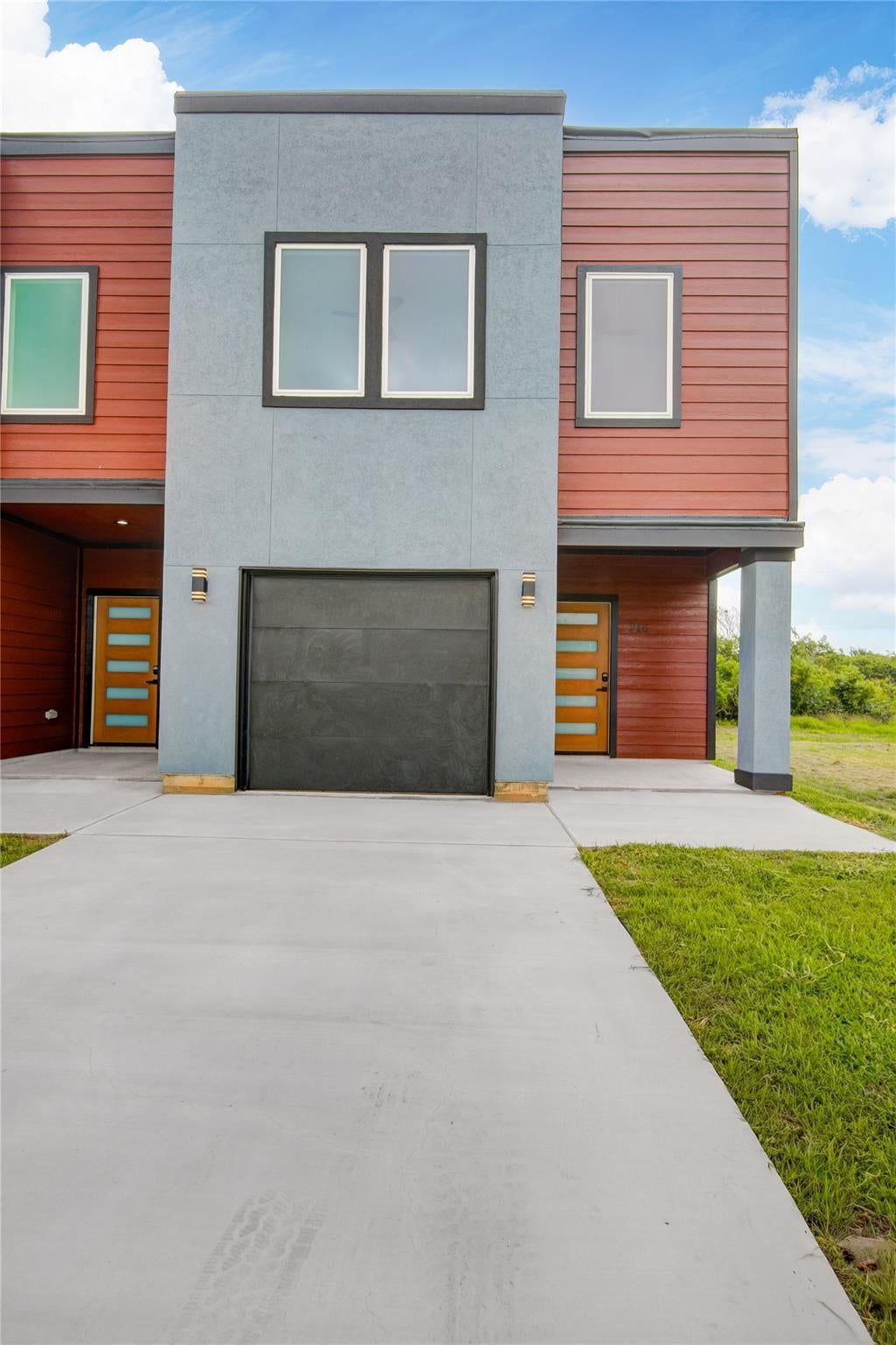 214/216 S Avenue I