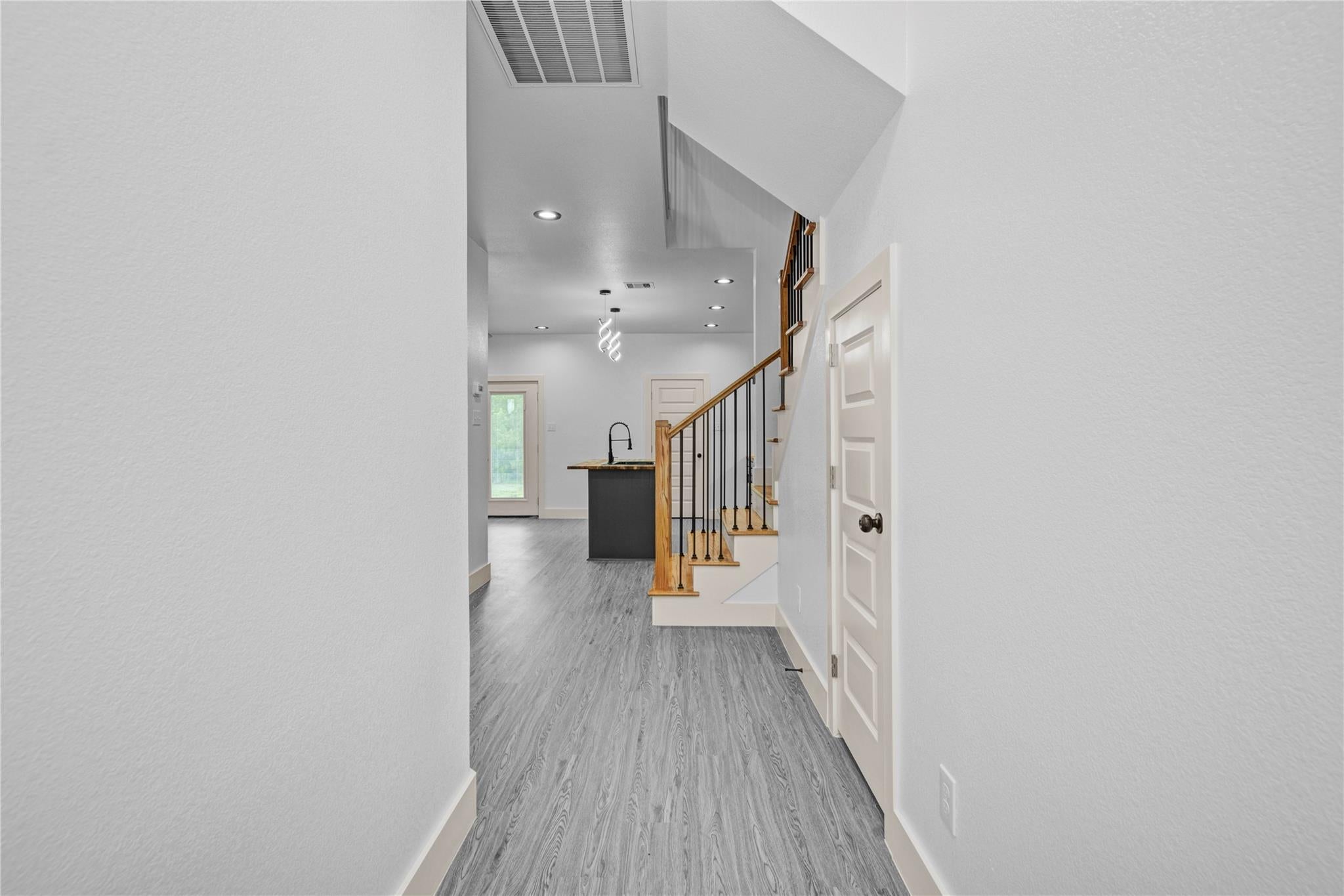 214/216 S Avenue I