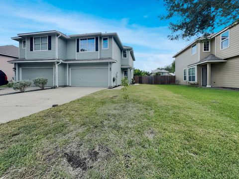 Photo of 440 Folk Crest Lane, Dickinson, TX 77539 (MLS # 74505734)