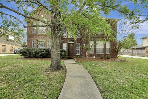 Homes For Sale - 1209 Twin Oaks Street<br/> Friendswood, TX 77546