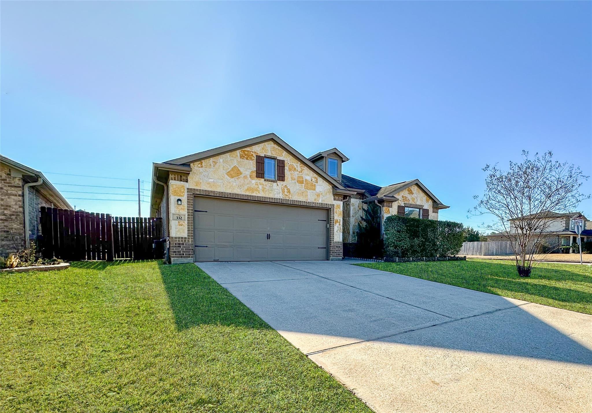 332 Country Crossing Circle