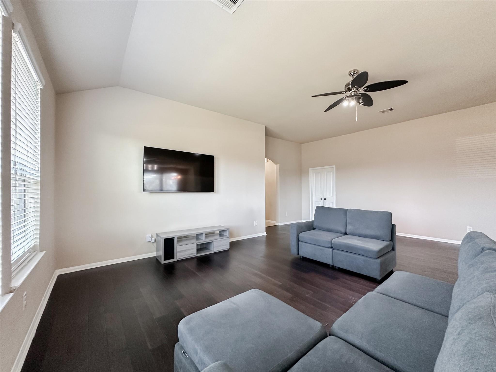 332 Country Crossing Circle