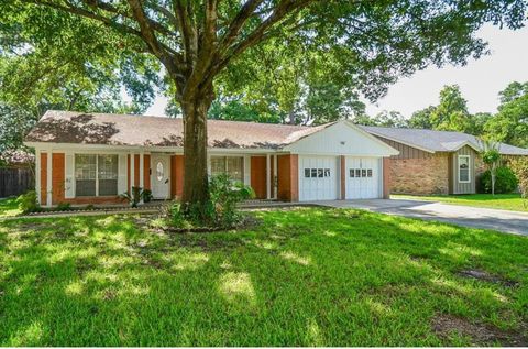 Photo of 1143 Shadeland Dr Dr, Houston, TX 77043 (MLS # 39892367)