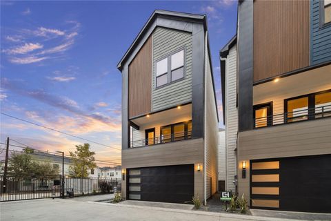 Photo of 817 Thornton Road #G, Houston, TX 77018 (MLS # 19026303)