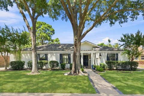 Photo of 5522 Dumfries Drive, Houston, TX 77096 (MLS # 53422771)