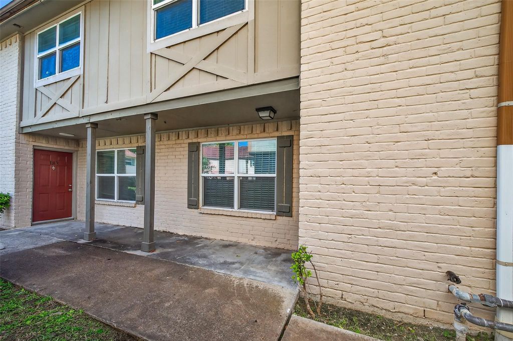Photo of 1701 Upland Drive #184, Houston, TX 77043 (MLS # 70916039)