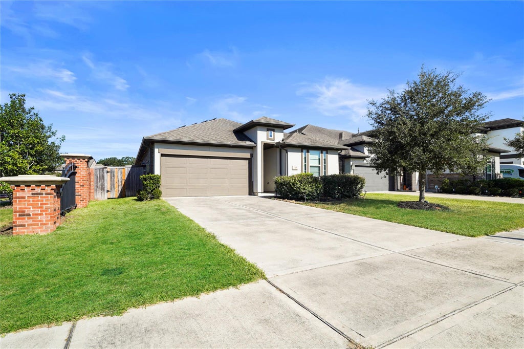 Photo of 2446 Manor Valley Lane, Missouri City, TX 77459 (MLS # 94046675)
