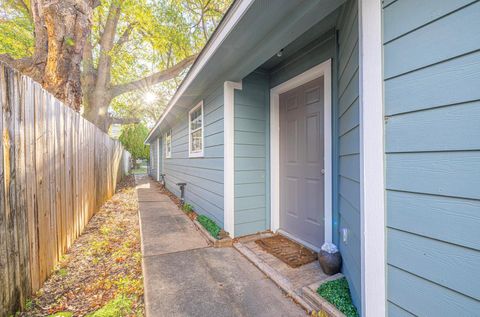 Photo of 305 N Ennis Street #B, Houston, TX 77003 (MLS # 55107623)