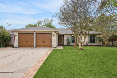 Photo of 301 Bayridge Drive, League City, TX 77573 (MLS # 55647561)