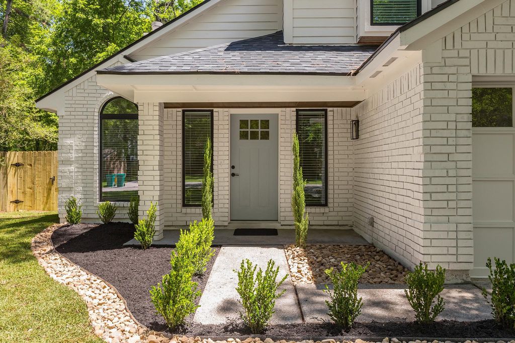 Photo of 79 N Pathfinders Circle, The Woodlands, TX 77381 (MLS # 35977016)