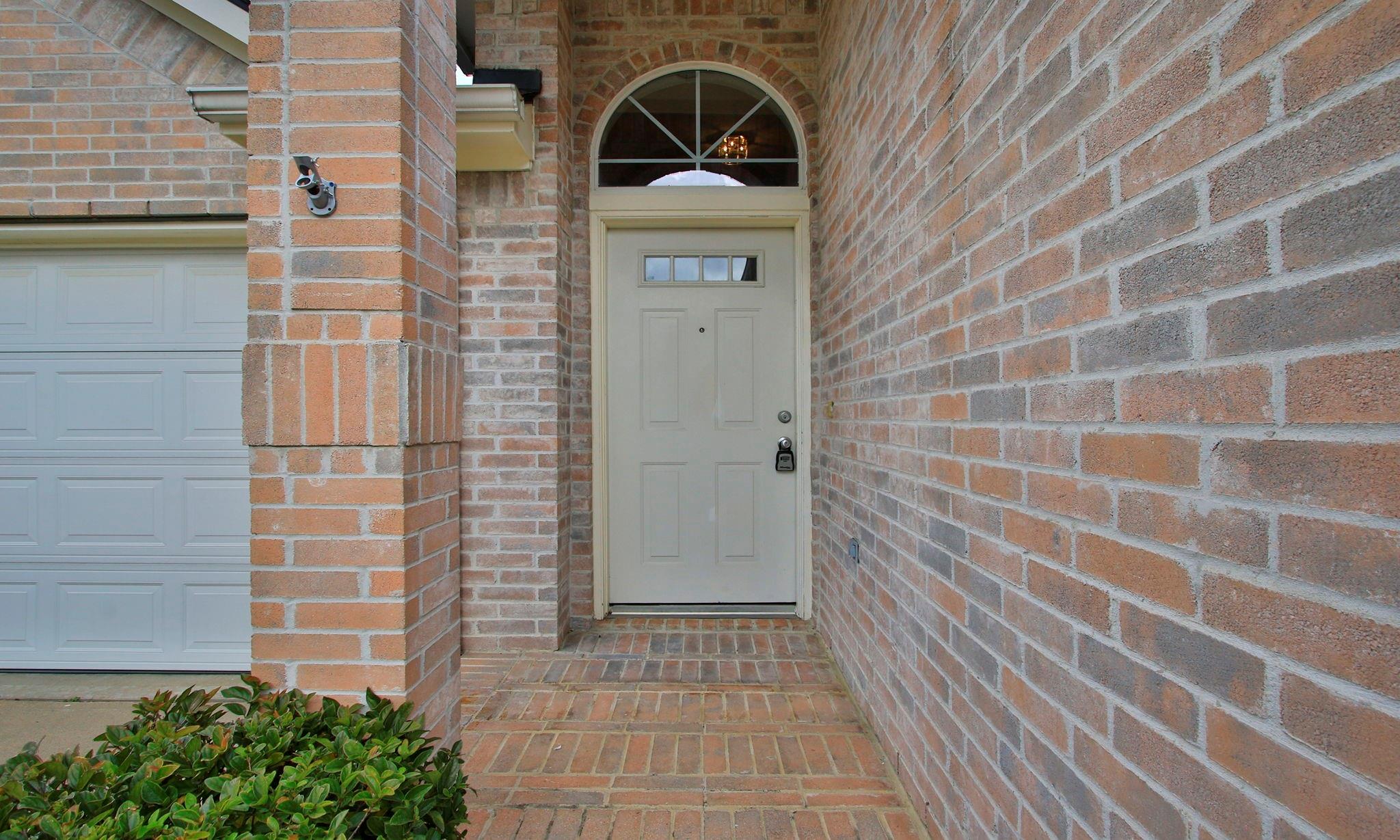 15839 Collinsville Drive
