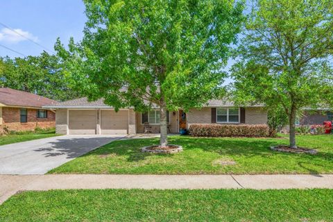 Photo of 6546 Lindyann Lane, Houston, TX 77008 (MLS # 95804385)