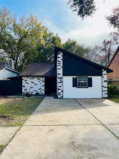 30 Crestbriar Court Baytown TX 77521