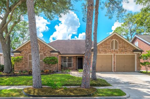 Photo of 16014 Surrey Woods Drive, Friendswood, TX 77546 (MLS # 55554868)
