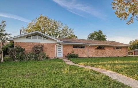 Photo of 4800 Country Club View Vw, Baytown, TX 77521 (MLS # 88074993)