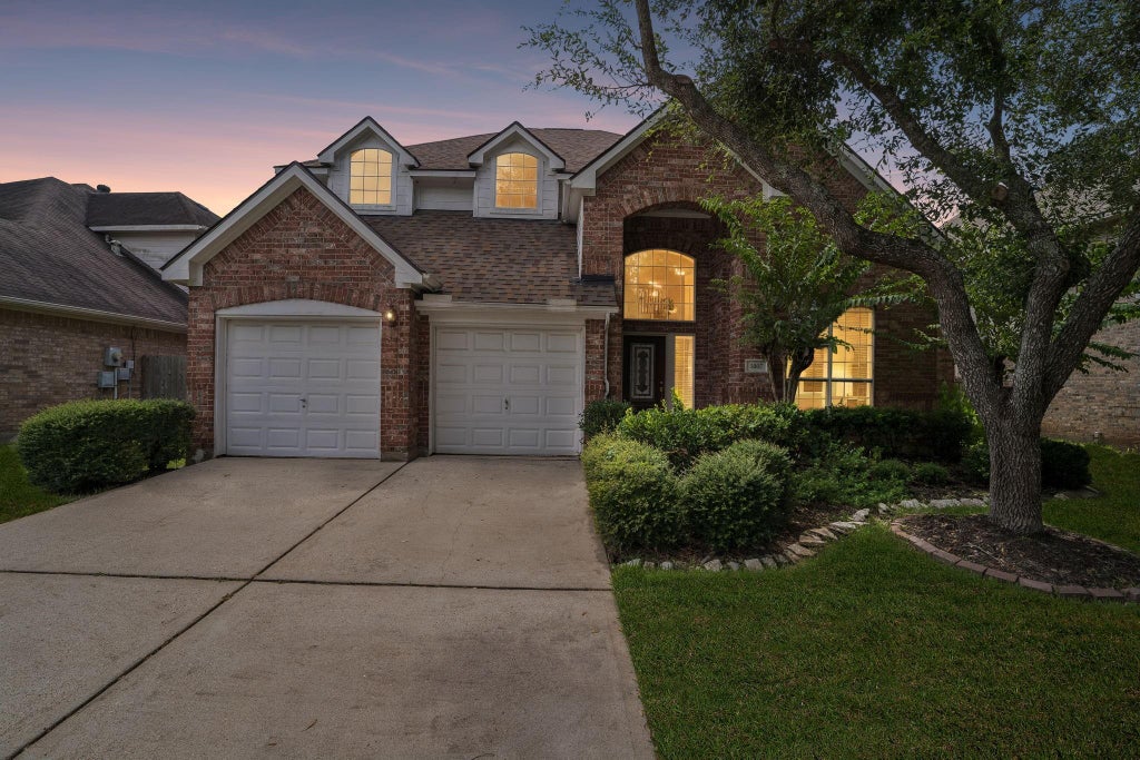Photo of 5807 Bayberry Way, Sugar Land, TX 77479 (MLS # 88813803)