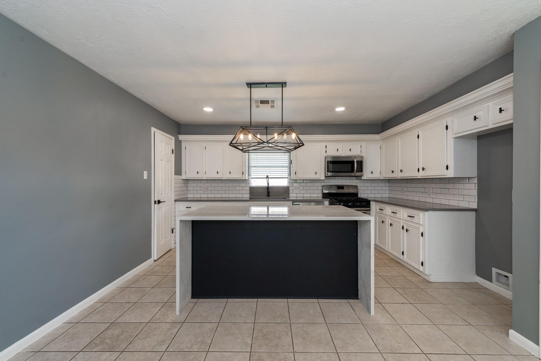 1022 White Sands Road
