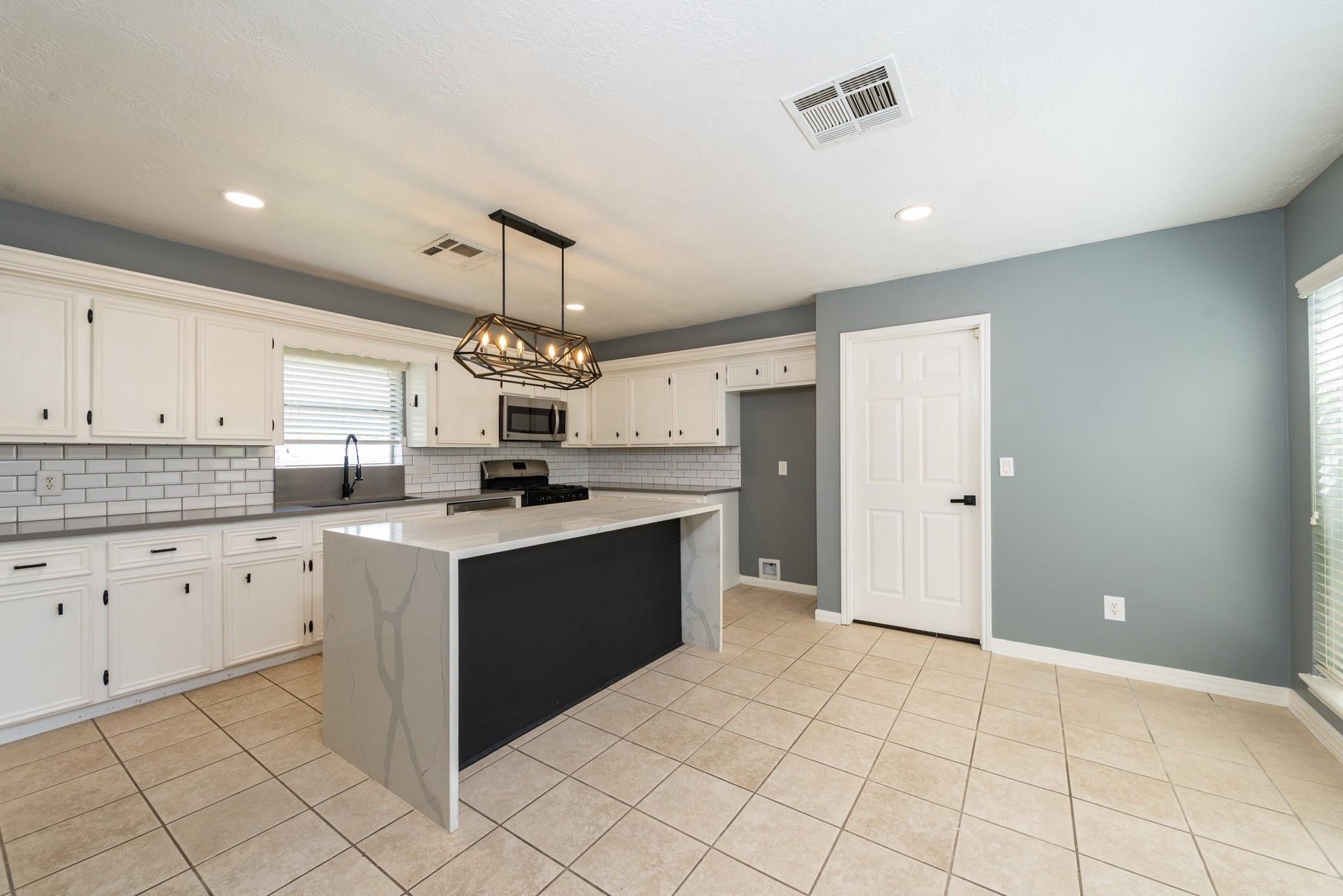 1022 White Sands Road