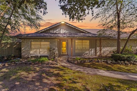 Photo of 1916 W Sunset Drive, Orange, TX 77630 (MLS # 64774603)