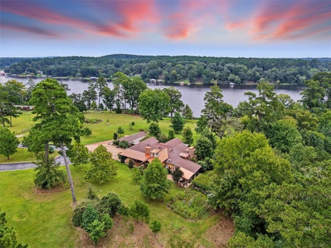 Photo of 179 Springlake Drive Dr, Gladewater, TX 75647 (MLS # 67424732)