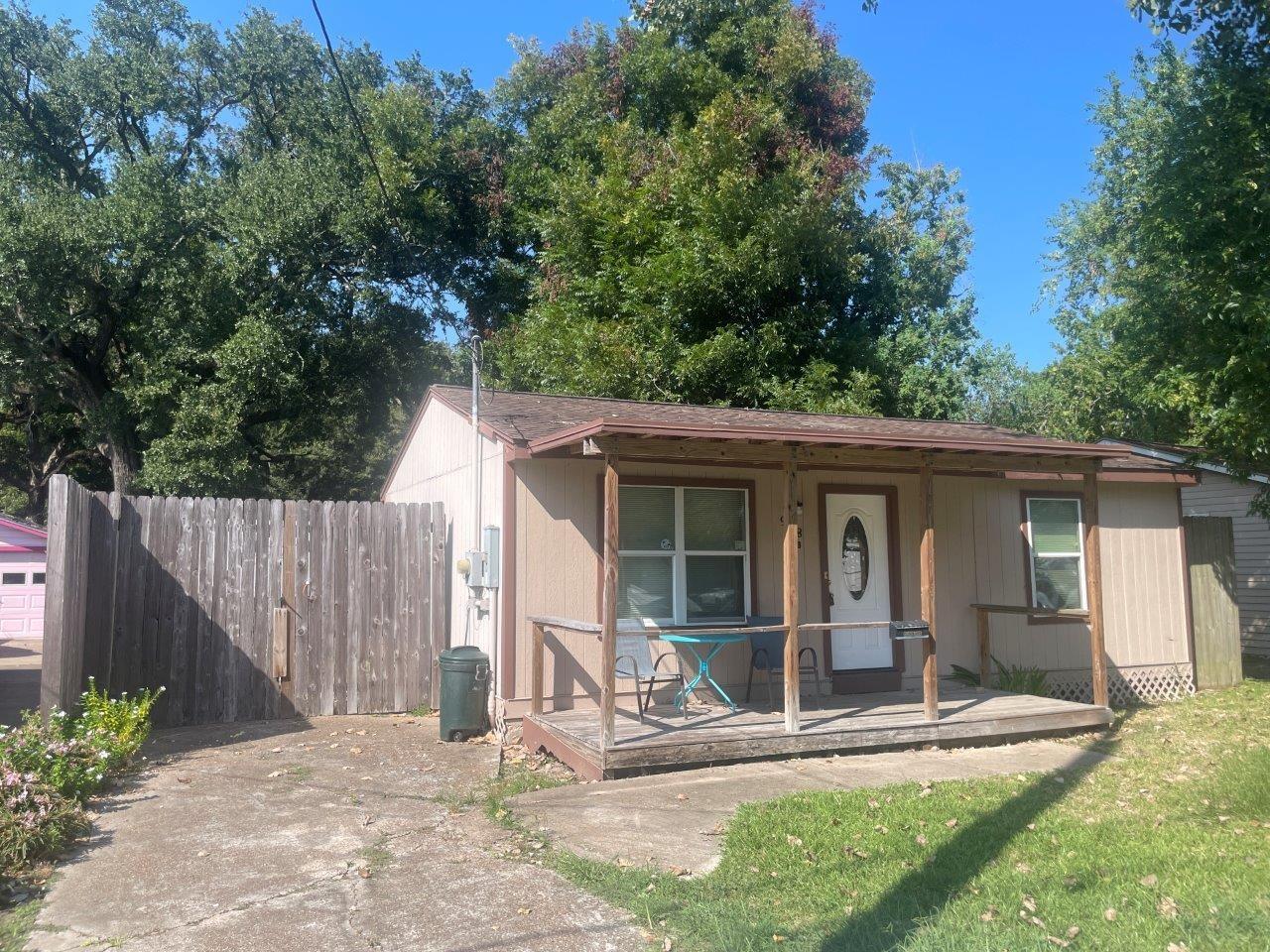 918 Maple Street