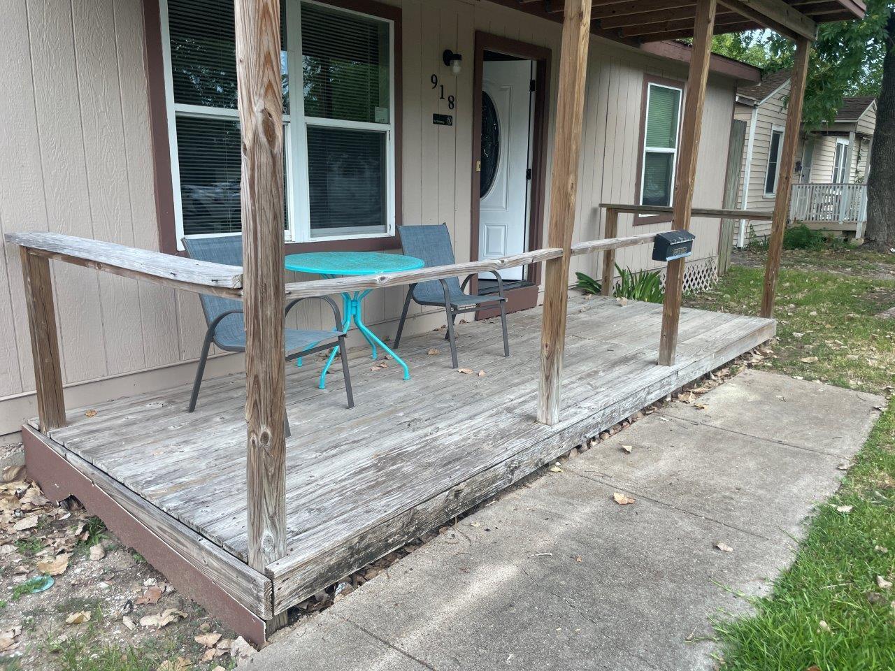 918 Maple Street