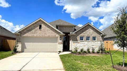 Homes For Sale - 405 Magnolia View Drive<br/> Brookshire, TX 77423