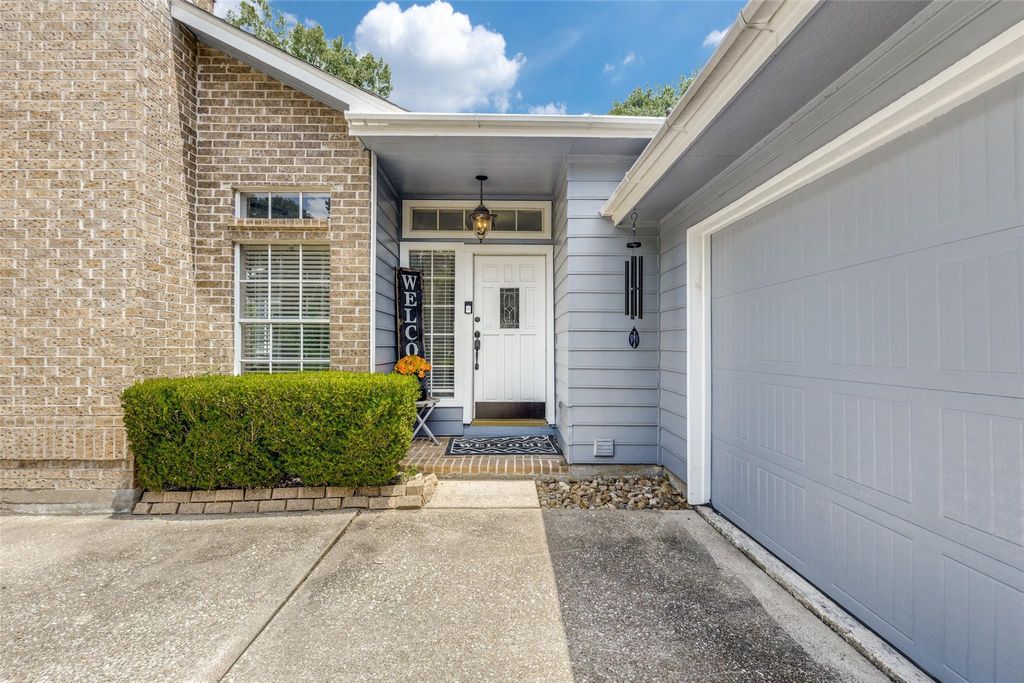 Photo of 5402 Haven Oaks Drive, Houston, TX 77339 (MLS # 71585640)