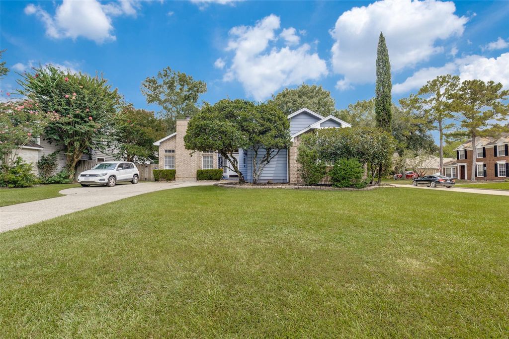 Photo of 5402 Haven Oaks Drive, Houston, TX 77339 (MLS # 71585640)
