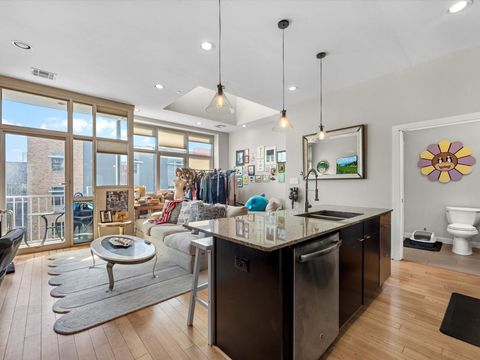 Photo of 1406 Columbus St Street #303, Houston, TX 77019 (MLS # 73719290)