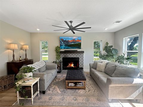 Photo of 701 S Hudson Street S, Flatonia, TX 78941 (MLS # 52593911)