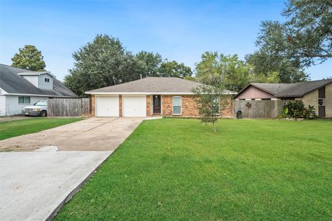 Photo of 2010 Monterrey Street, Kemah, TX 77565 (MLS # 47036179)