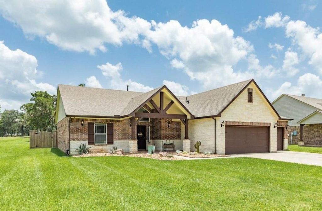 Photo of 2337 Shalmar Drive, West Columbia, TX 77486 (MLS # 74998404)