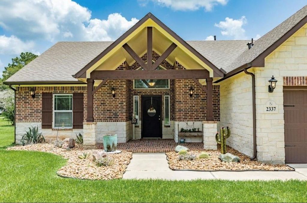 Photo of 2337 Shalmar Drive, West Columbia, TX 77486 (MLS # 74998404)