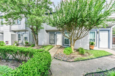 Photo of 5917 Fairdale Lane #10, Houston, TX 77057 (MLS # 70239247)