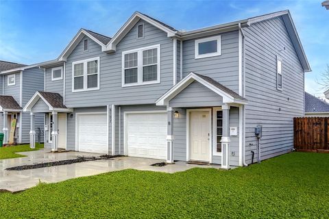 Photo of 8113 Corinth St #B, Houston, TX 77051 (MLS # 38995950)