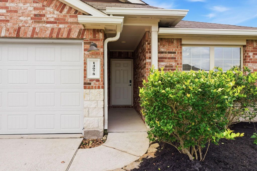 Photo of 14078 Lake Crescent Drive, Conroe, TX 77384 (MLS # 10142857)