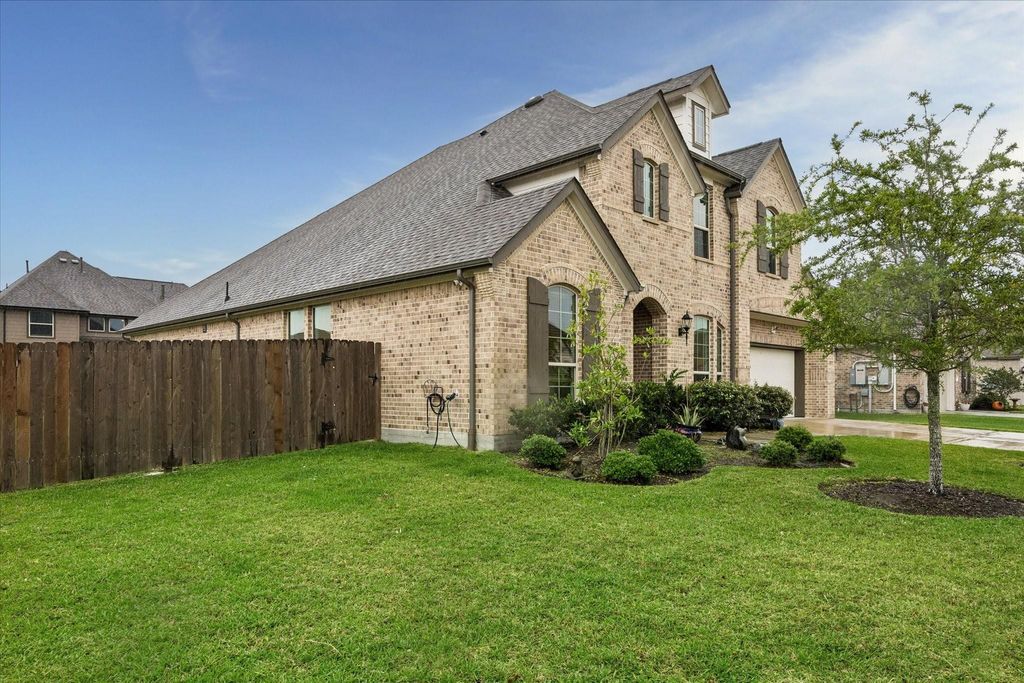 Photo of 729 Maplewood Dr, League City, TX 77573 (MLS # 97136282)
