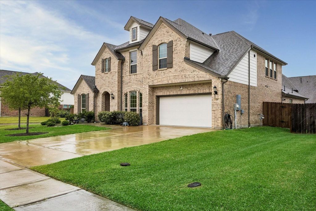 Photo of 729 Maplewood Dr, League City, TX 77573 (MLS # 97136282)