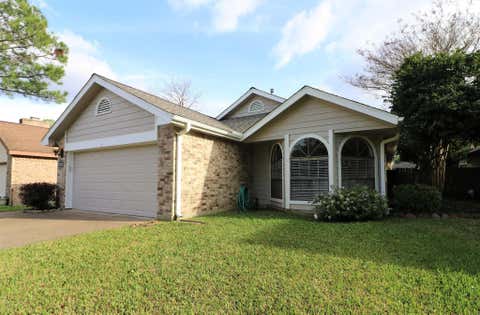 Photo of 12639 Ashford Hills Drive, Houston, TX 77077 (MLS # 76116000)
