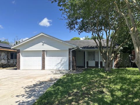 Photo of 934 Bacliff Drive, Bacliff, TX 77518 (MLS # 79859517)