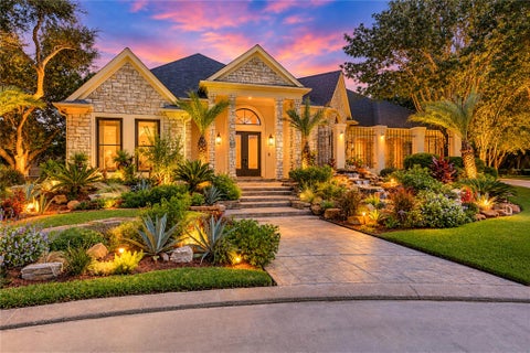 Photo of 1510 Victoria Way, Friendswood, TX 77546 (MLS # 71775637)