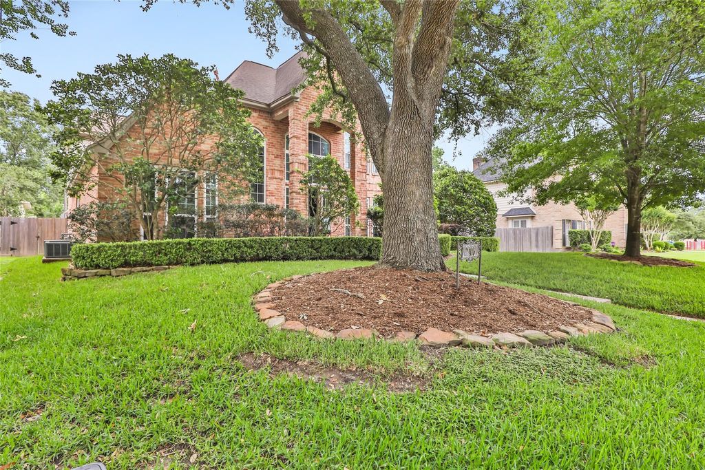 Photo of 2106 Mountain Lake Drive, Kingwood, TX 77345 (MLS # 2097110)