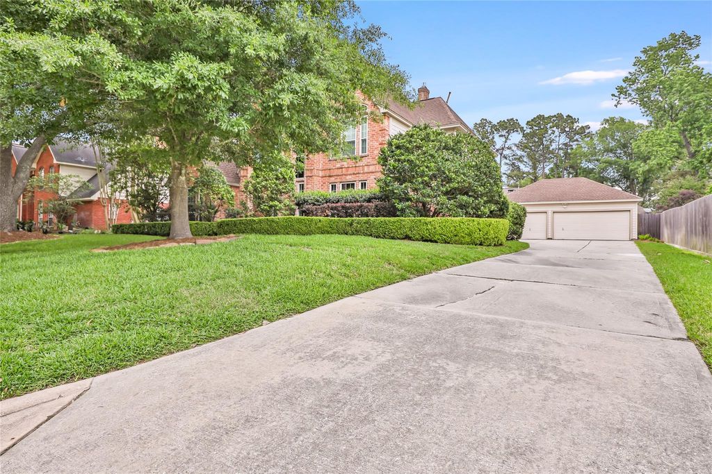 Photo of 2106 Mountain Lake Drive, Kingwood, TX 77345 (MLS # 2097110)