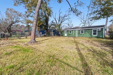 Tiny photo for 5914 Southcrest Street, Houston, TX 77033 (MLS # 63485138)