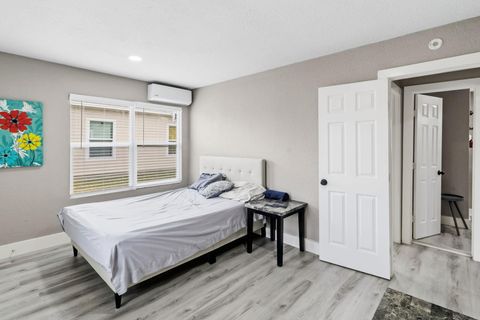 Tiny photo for 5914 Southcrest Street, Houston, TX 77033 (MLS # 63485138)