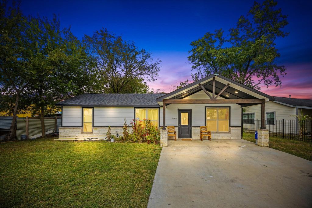 Photo of 9107 Lake Park Drive, Houston, TX 77078 (MLS # 18091583)