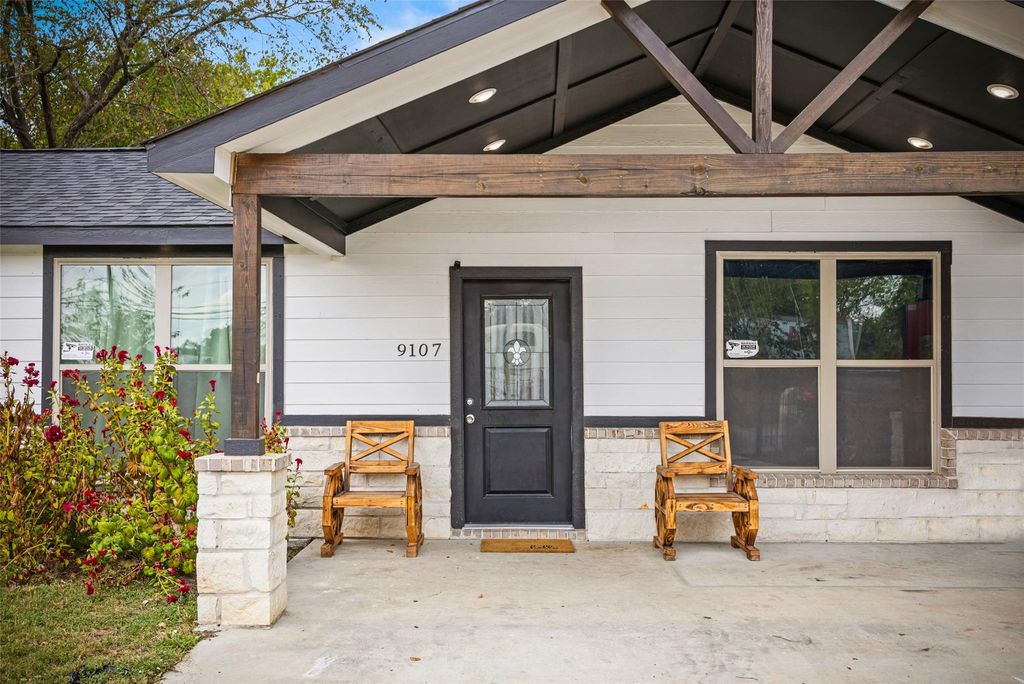 Photo of 9107 Lake Park Drive, Houston, TX 77078 (MLS # 18091583)