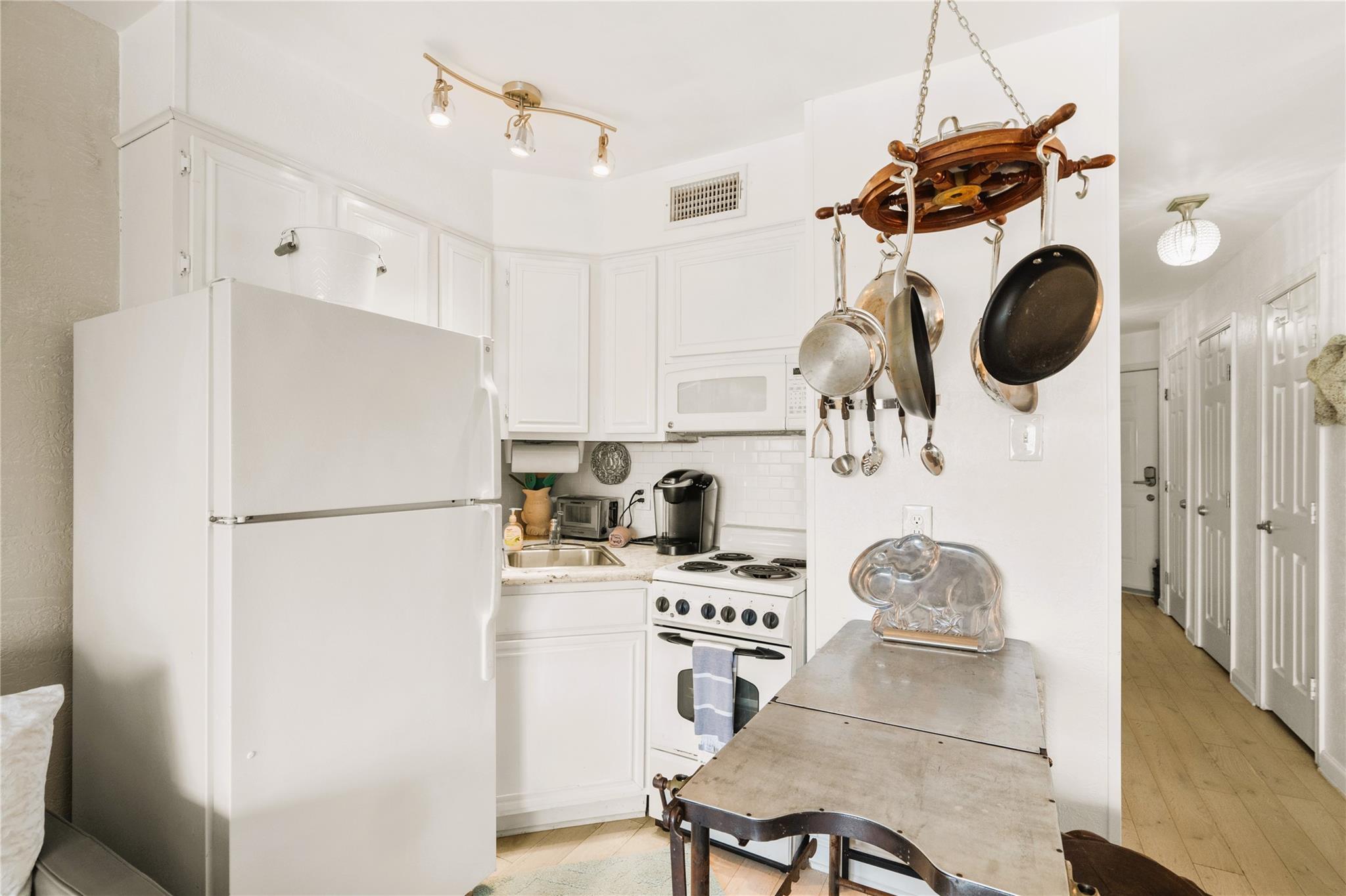 6102 Seawall Boulevard 290